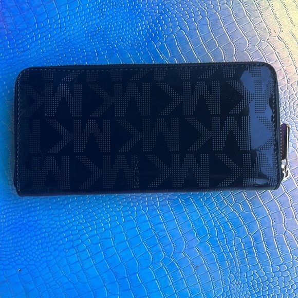 Michael Kors JET SET ZIPAROUND CONTINENTAL BLACK WALLET - Picture 3 of 14